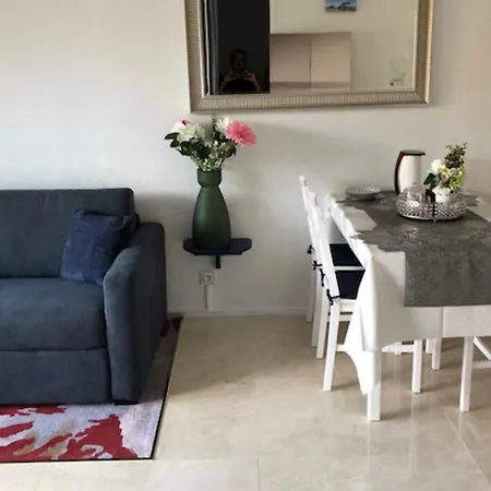 Beautiful 2 Steps From The 公寓 阿卡雄