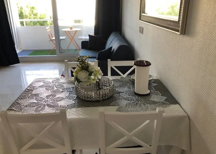 Beautiful 2 Steps From The Apartment